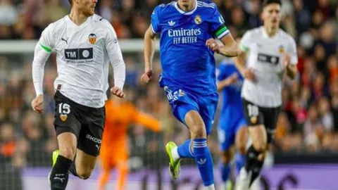 英格兰足总杯阿斯顿维拉绝杀西汉姆联，2-1逆风翻盘