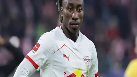 “利物浦客战曼城2球完胜，焦点对决激烈进行”